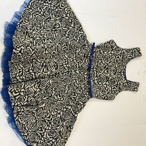 Girls beautees belted  dress - M